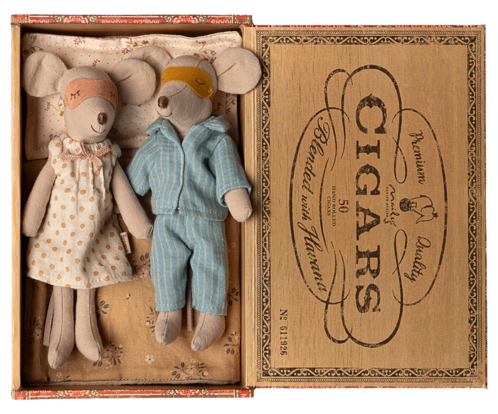 Maileg Mum & Dad Mice in Cigarbox