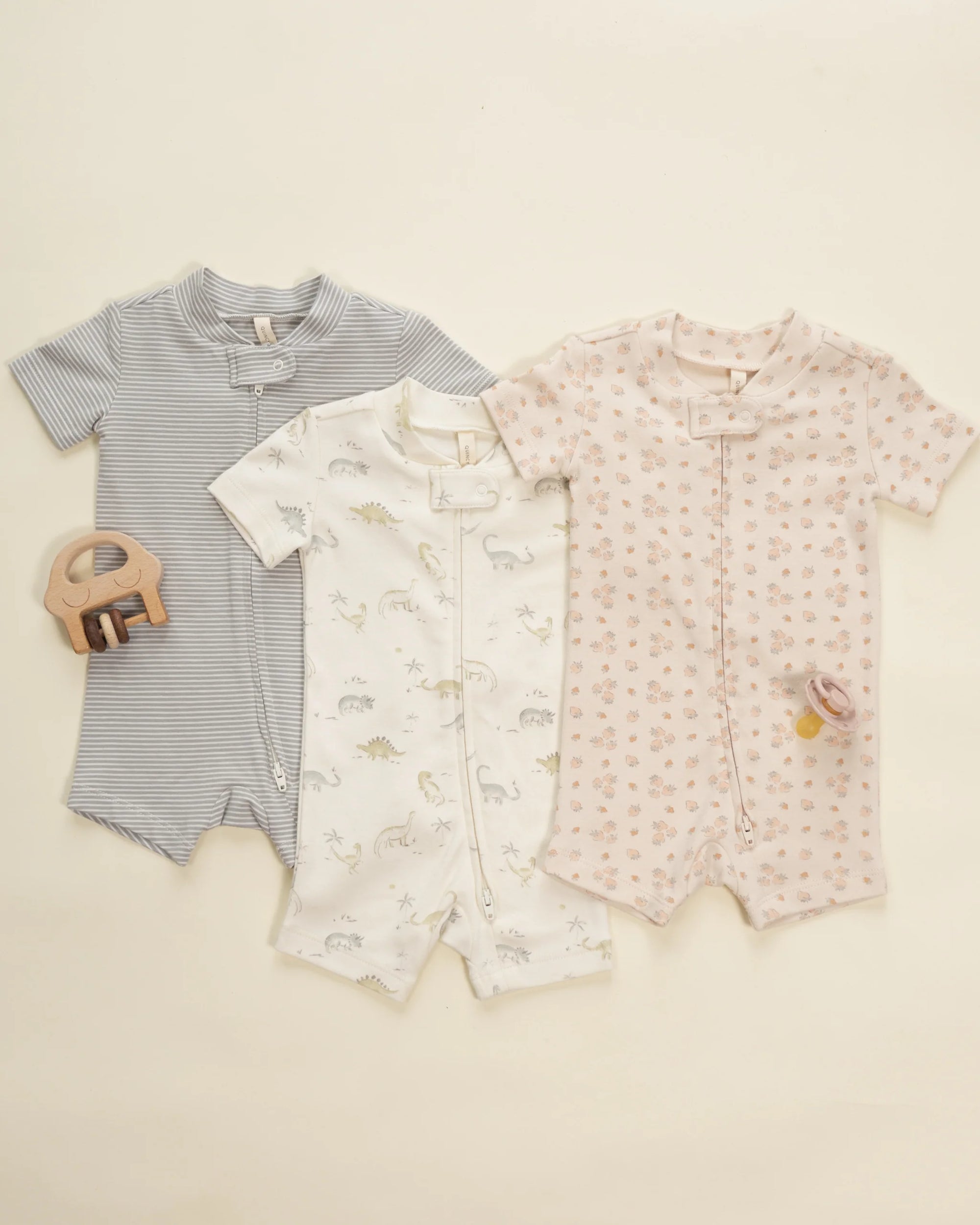 Zip Short Sleeve Sleeper || Strawberries