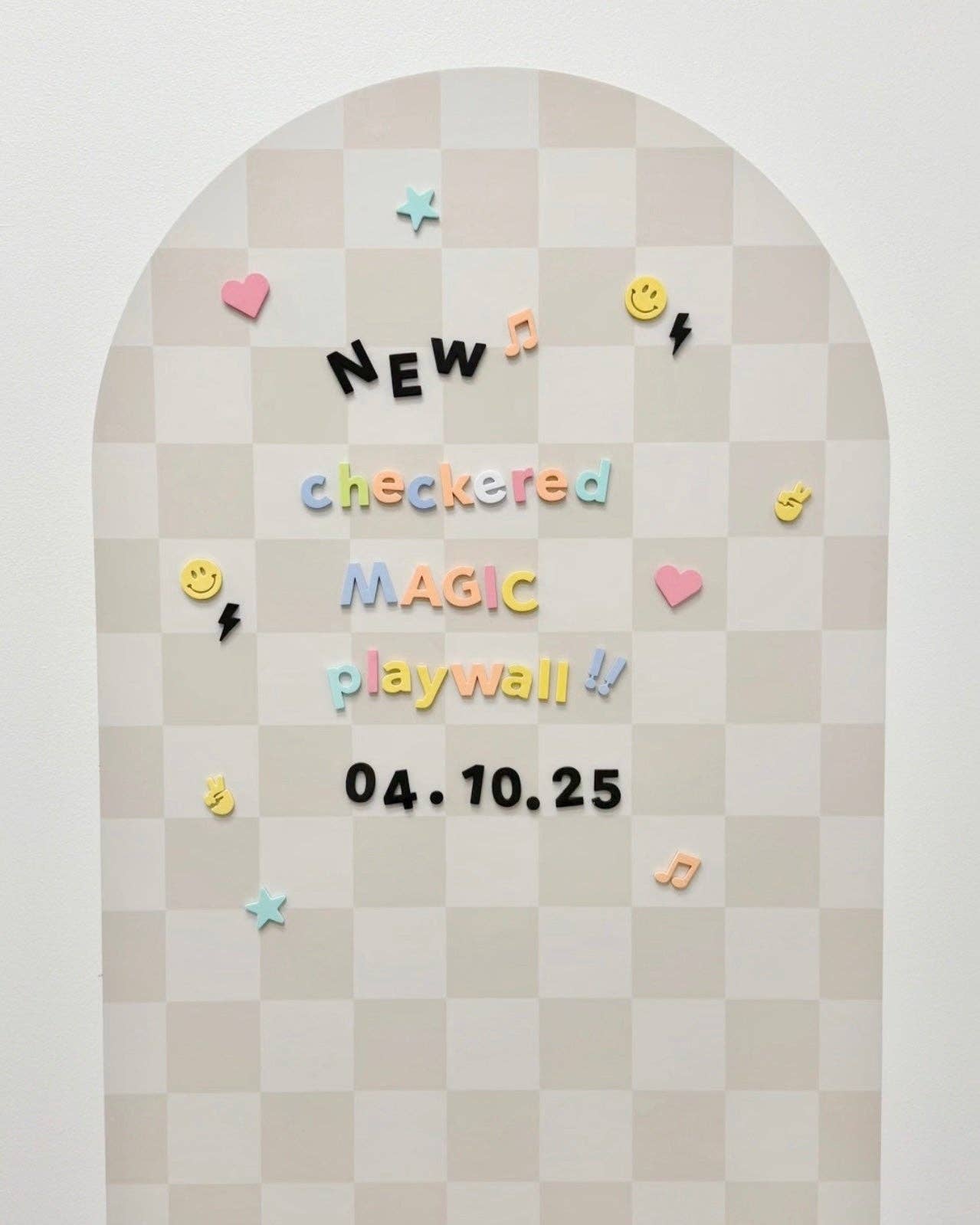 Large Magic Playwall | Neutral Check