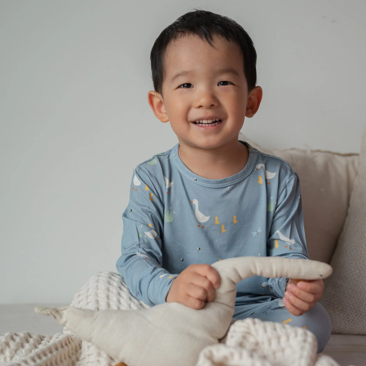 Roobear Two-Piece Bamboo Pajamas | Blue Little Hatchling